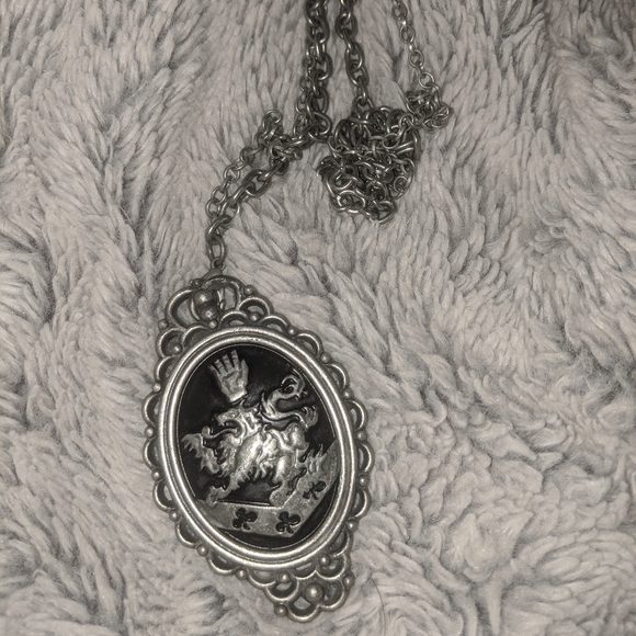 Twilight Prop Replica "Rosalie's Necklace" - Picture 1 of 1